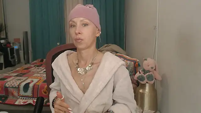 LuxuryNika live cam on StripChat