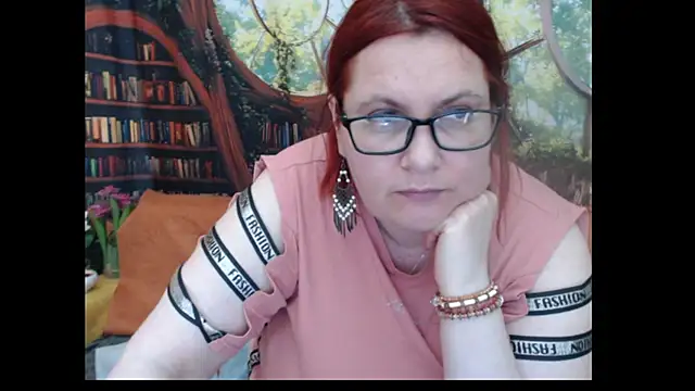 PlayfullMature live cam on StripChat