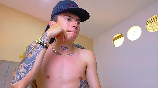 Nascary_Fox live cam on StripChat
