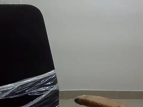 YOUR__ALLY live cam on StripChat