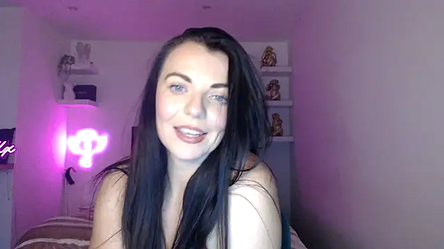 Innocent_sammylux live cam on StripChat
