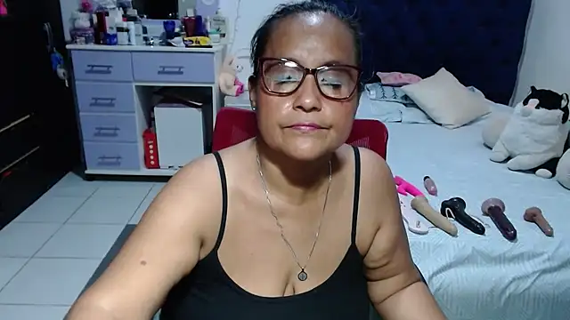 pervert_mommy_ live cam on StripChat