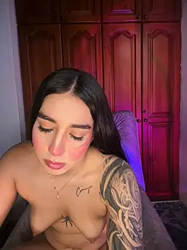 KaditaNavarro live cam on StripChat
