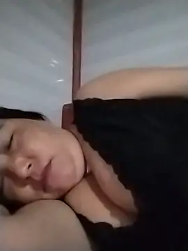 NAAYA8190 live cam on StripChat
