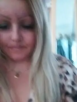 Szenyoritaa live cam on StripChat