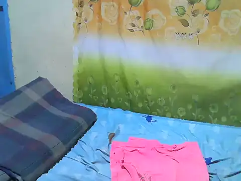 pretty_britney live cam on StripChat