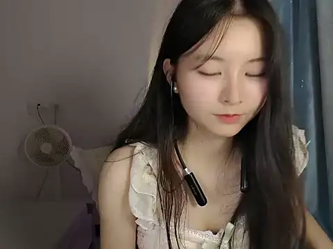 Luna-170 live cam on StripChat