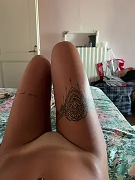 Lorella345 live sex cam