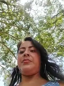 LUNAGREEN_1 live cam on StripChat