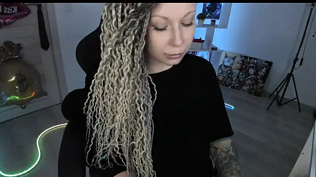 HoneySallyMoore live cam on StripChat