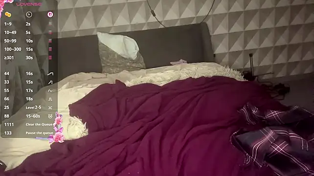 EmmaLovelyBB live cam on StripChat