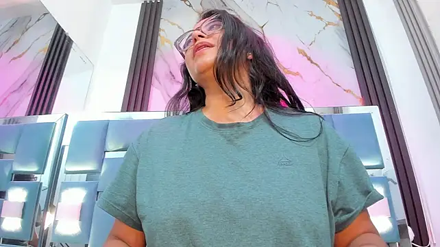 miilaklum live cam on StripChat