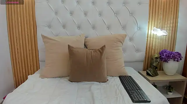 bonnie_cuttee live cam on StripChat