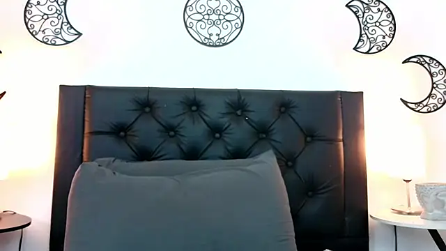 NatalyGuzman26 live cam on StripChat