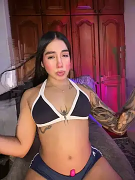 KaditaNavarro live cam on StripChat