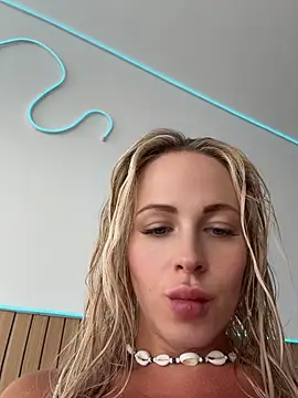 streetdoll live cam on StripChat