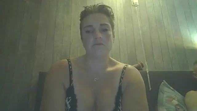 bicouple1992 live cam on StripChat