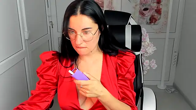 ChloeVibee live cam on StripChat
