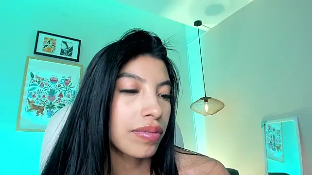 Tiffany_Low live cam on StripChat
