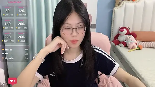 Luna-666 live cam on StripChat