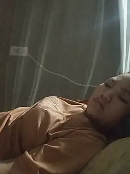 late2004 live cam on StripChat