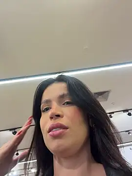 Rafaellaz live cam on StripChat