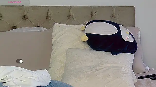 yanella_fire live cam on StripChat