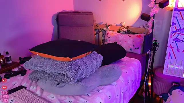 Angel-Lewd-Cake live cam on StripChat
