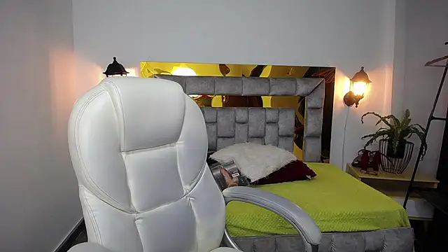 issa__nassar live cam on StripChat