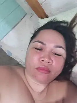 Sweetlorie_83 live cam on StripChat