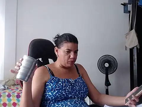 Adriana_0312 live cam on StripChat