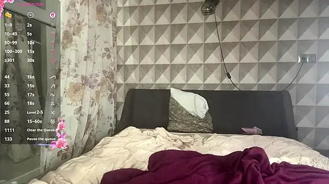 EmmaLovelyBB live cam on StripChat