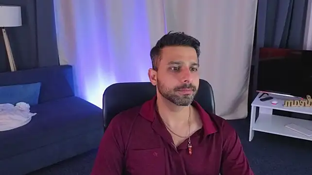 RyannSteel live cam on StripChat