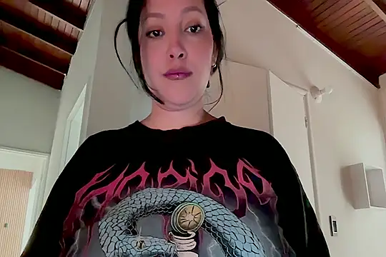 MarcellaGriffin live cam on StripChat
