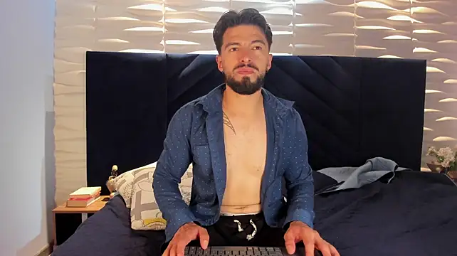 Liam_ashford live cam on StripChat