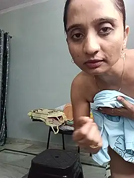 Sonam1186 live cam on StripChat