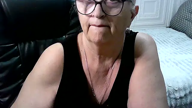 LolkaAlyss live cam on StripChat