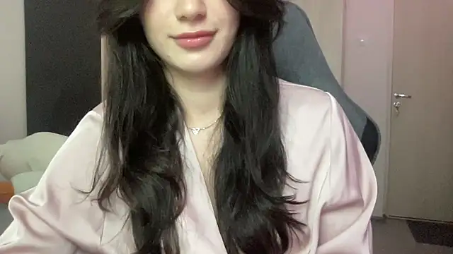 Toviraa live cam on StripChat