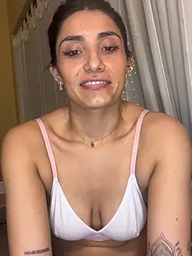IsabellaGonzalez live cam on StripChat