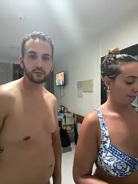 space_couple live cam on StripChat