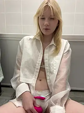 KoriMelon live sex cam