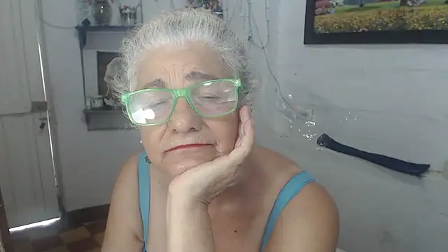 FunnyGrandma live cam on StripChat
