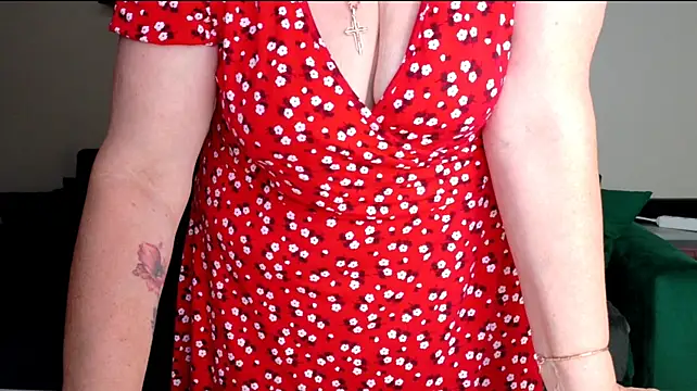 JoannaAndNeighbour live cam on StripChat