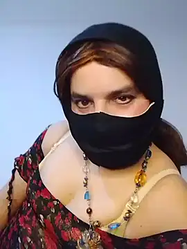 Banouti_23 live cam on StripChat