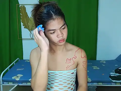 InocentTsYhannaUncut live cam on StripChat