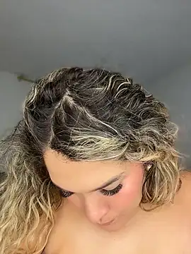 Sara_smiiith211 live cam on StripChat