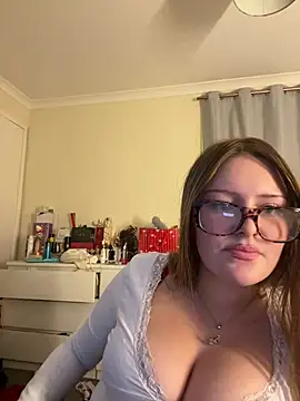 cherryrosealiee live cam on StripChat