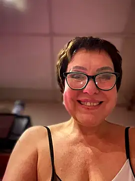 bettybutter_ live cam on StripChat