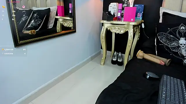 missemilyy live cam on StripChat