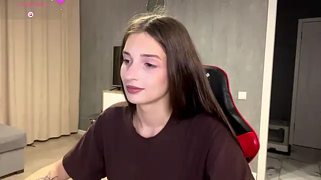 EmiliMonre live cam on StripChat